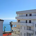 Gabbiano Bianco 아파트 *