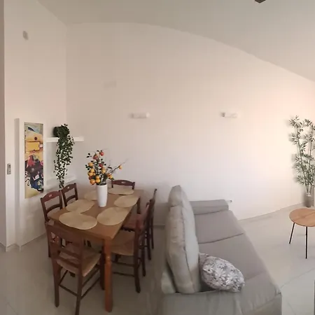 Gabbiano Bianco شقة